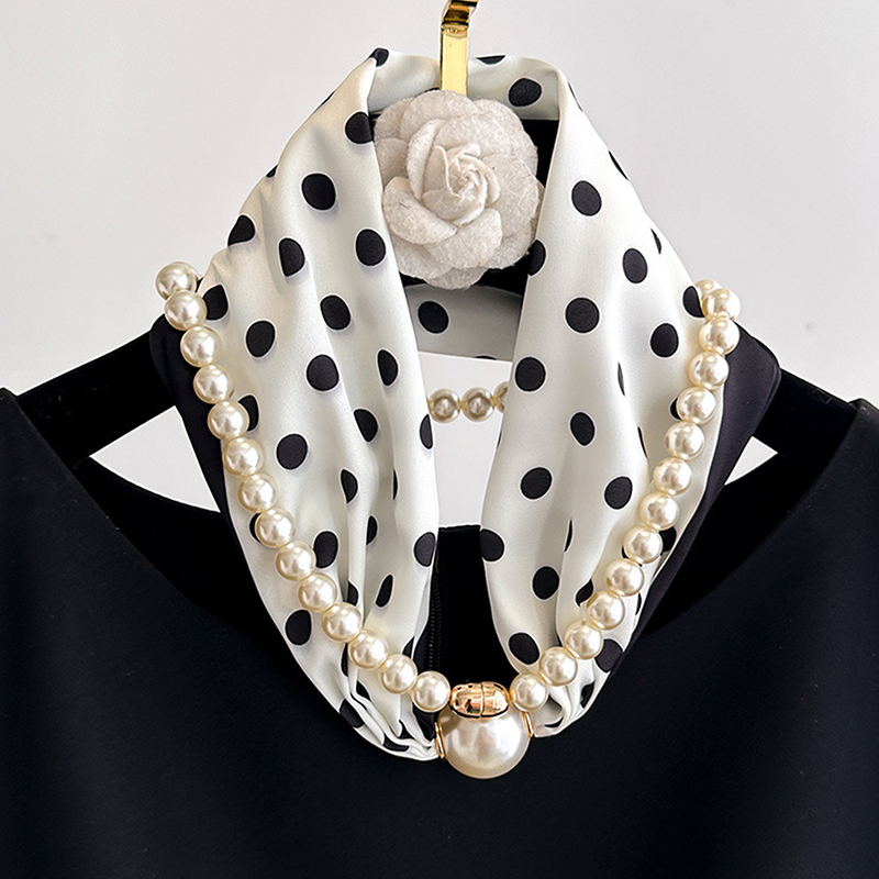 Sciarpa in Raso con Collana di - Pearl Trim Chain recensione e prezzo